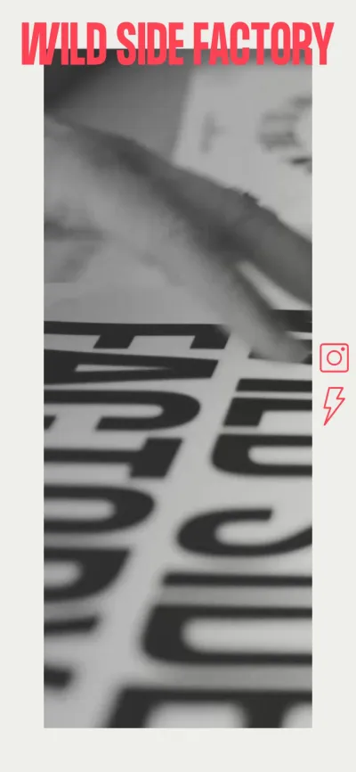Startseite von wildside-factory.com auf dem Handy: roter Schriftzug über einem Bild aus der Siebdruckwerkstatt